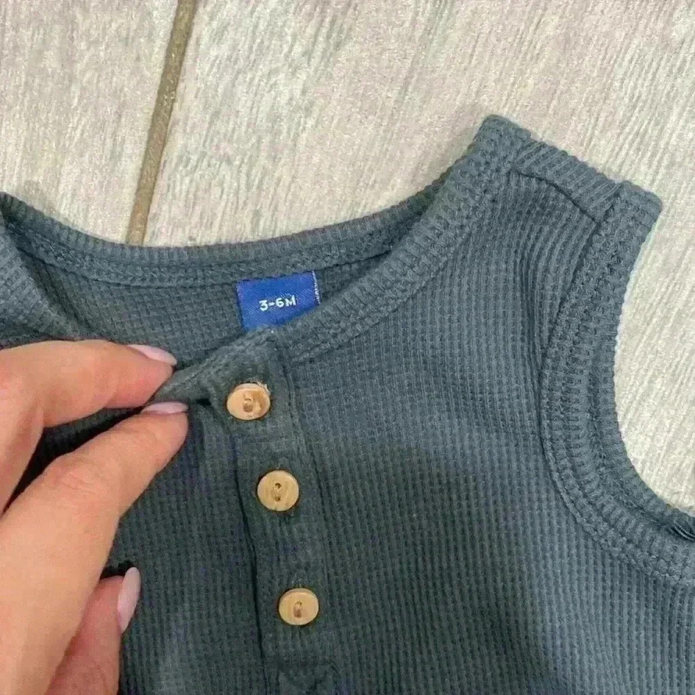 Old Navy Bodysuits Onsies Size 3-6 Months - Picture 3 of 5